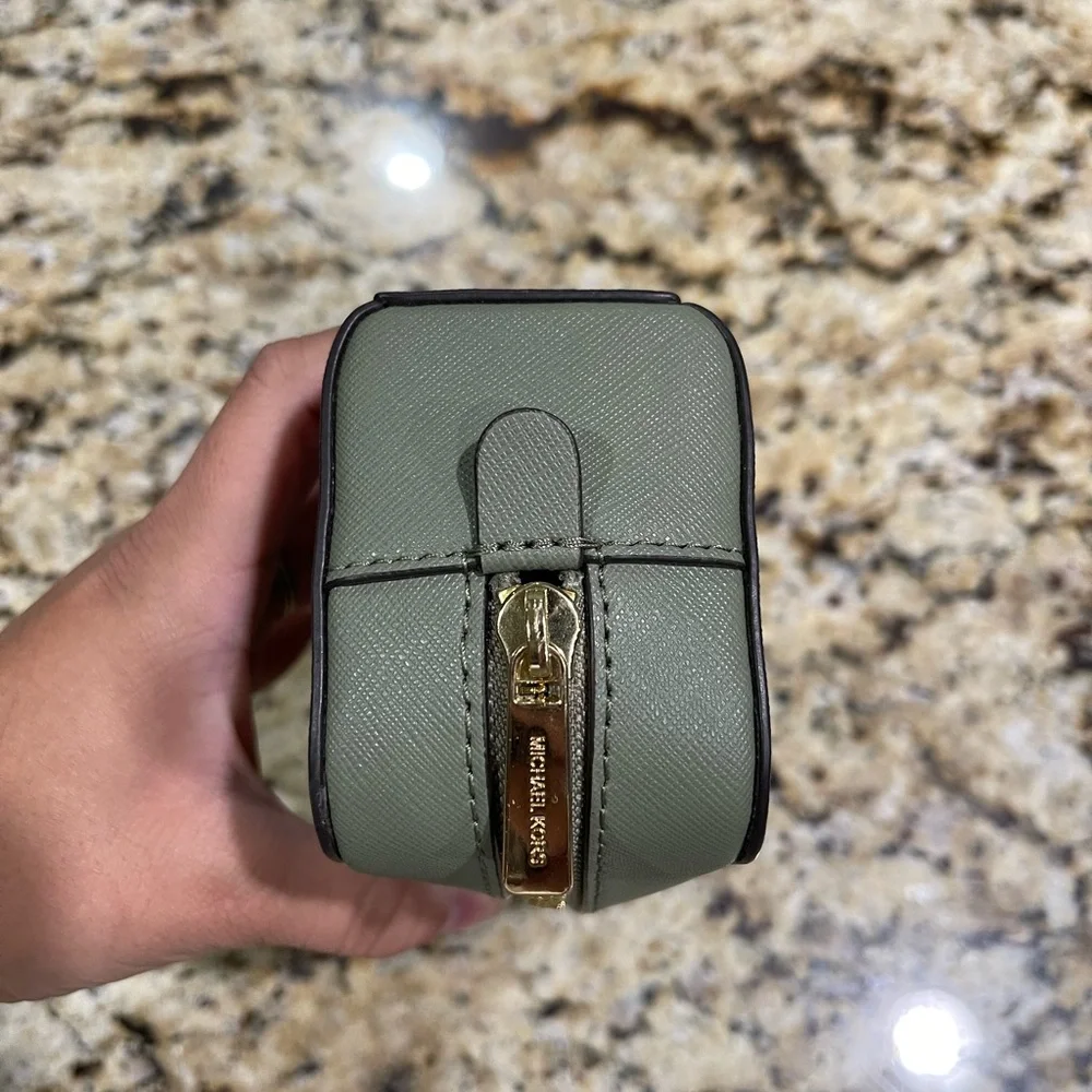 Michael Kors Case - Picture 8 of 9